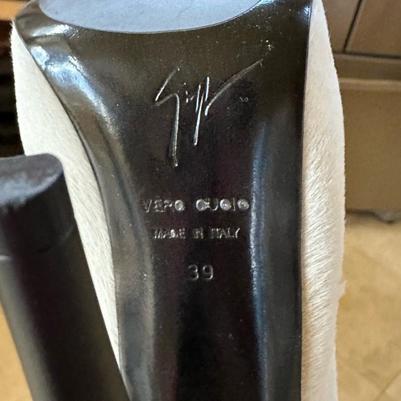 GIUSEPPI ZANOTTI DESIGN PONY HAIR EXTREME HIGH HEEL SHOES EUC CREAM & BLACK 39 - Picture 11 of 11